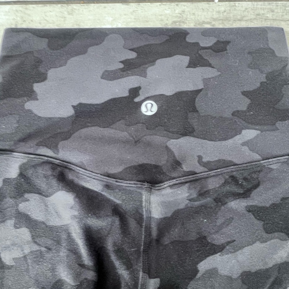 Lululemon Align Black Camo Crop Leggings Sz 4 Womens - Picture 3 of 4